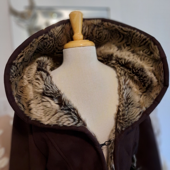 Loire NY Faux Fur Lined and Suede Windblocking Pop Up  Faux Fur Collar - Picture 3 of 11